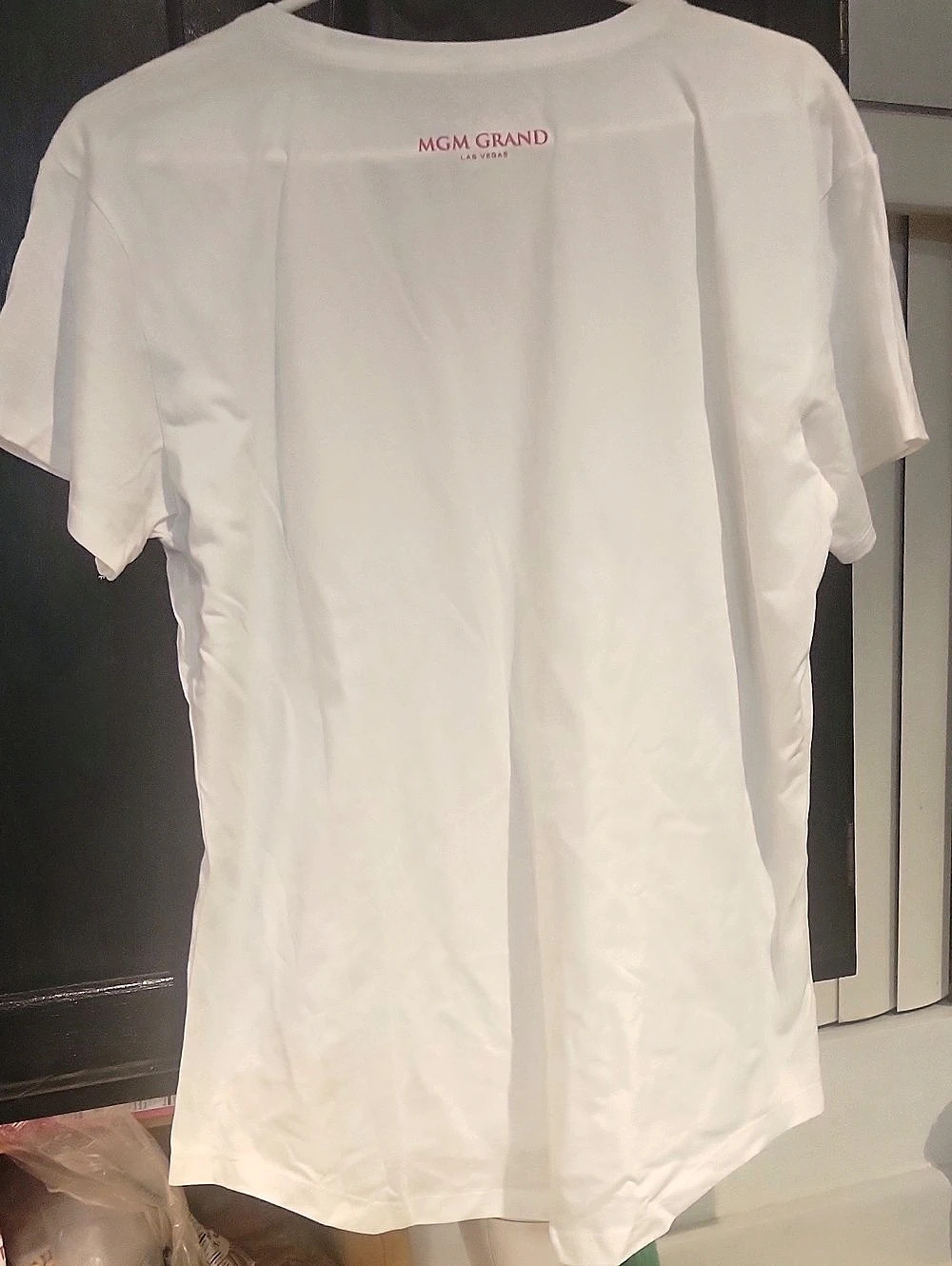 MGM Resorts International Lion Graphic White 2XL NWT